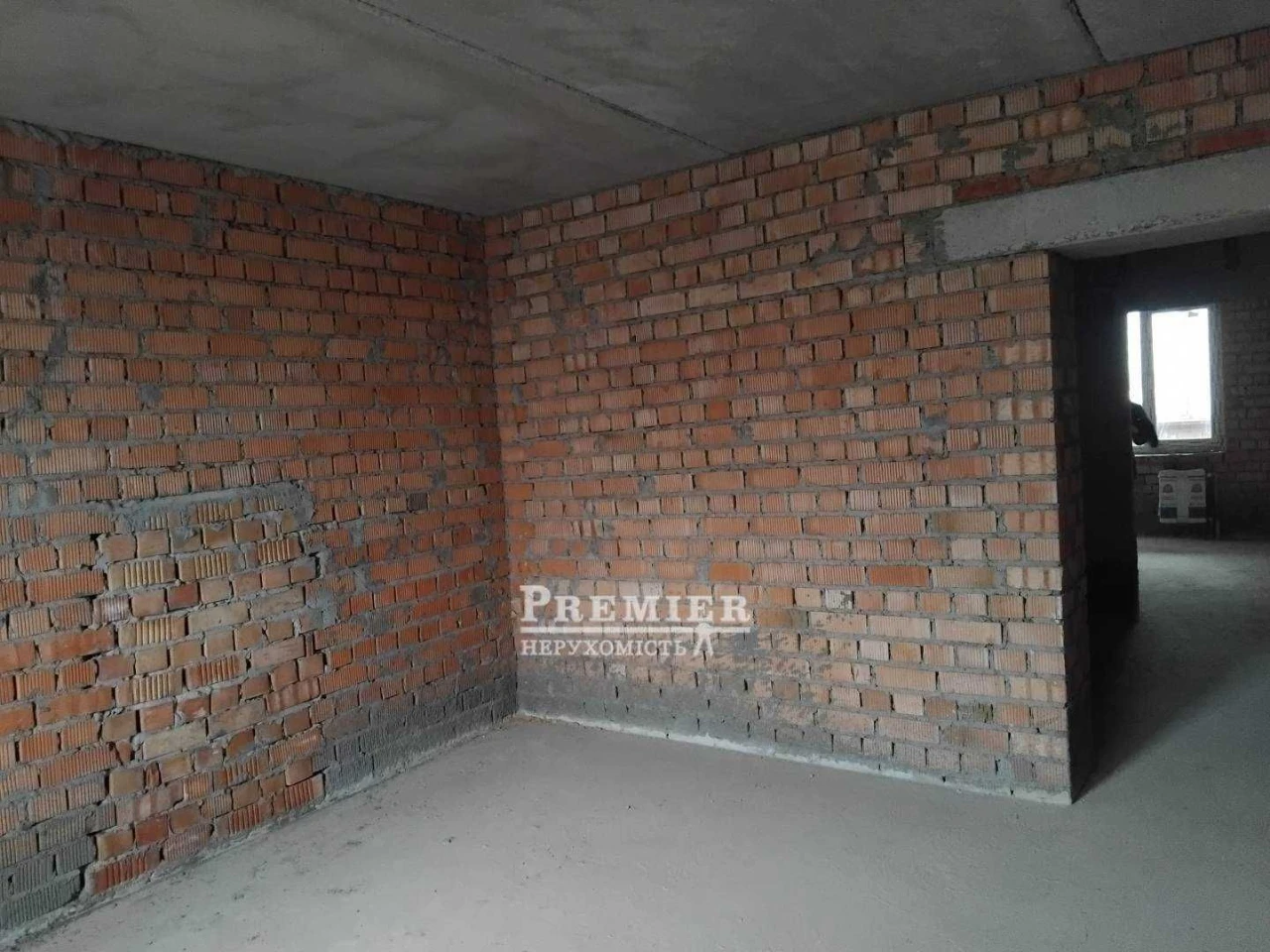 Продаеться  2-кімнатна квартира в новому зданому цегляному б