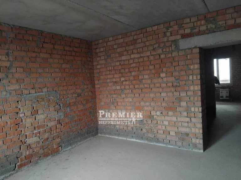 Продаеться  2-кімнатна квартира в новому зданому цегляному б