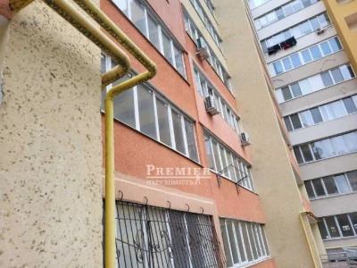 Продаеться  2-кімнатна квартира в новому зданому цегляному б