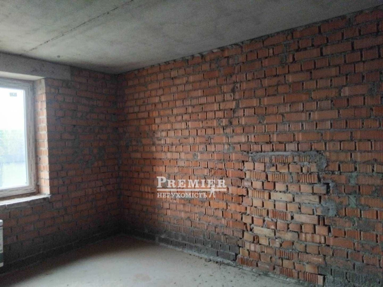 Продаеться  2-кімнатна квартира в новому зданому цегляному б