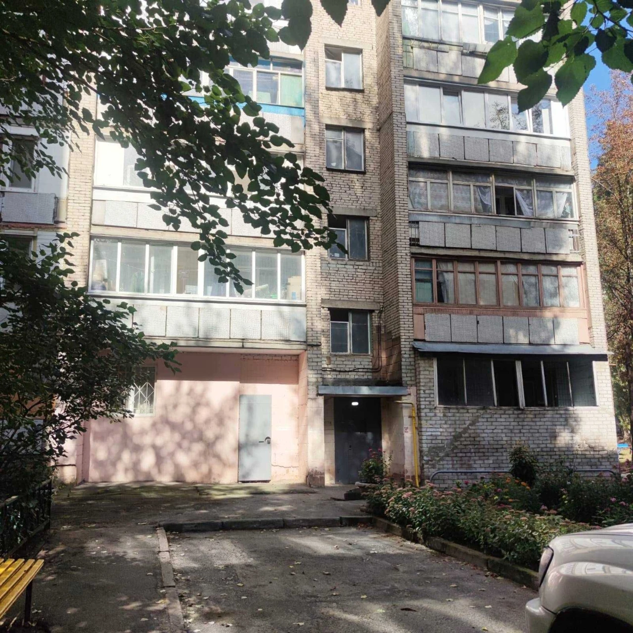 Продам недорого затишну 2-кімнатну квартиру в районі Аерокос