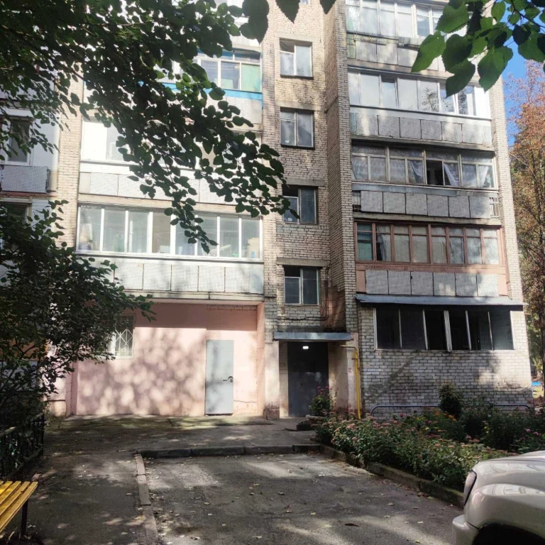 Продам недорого затишну 2-кімнатну квартиру в районі Аерокос