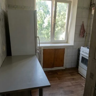 Продам недорого затишну 2-кімнатну квартиру в районі Аерокос