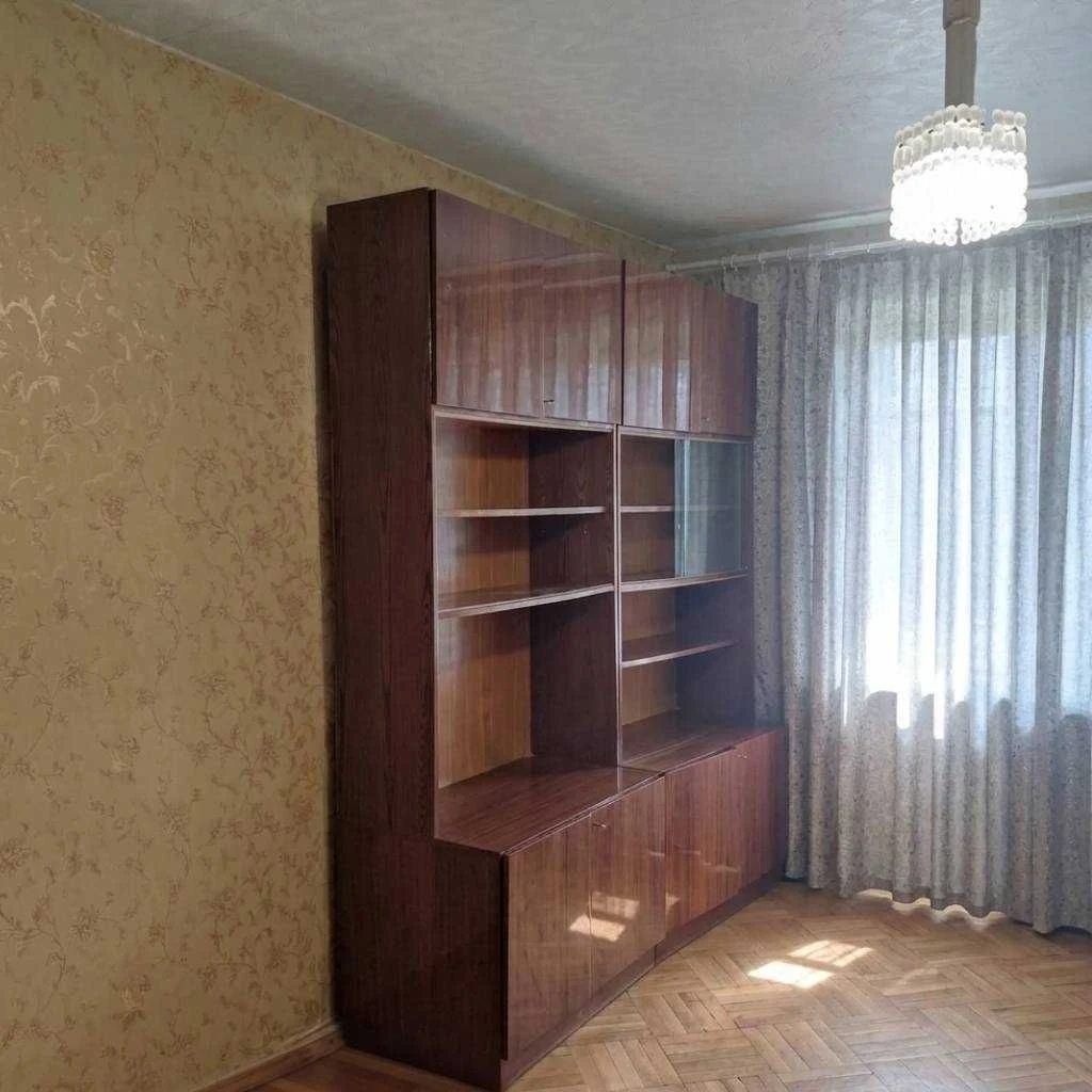 Продам недорого затишну 2-кімнатну квартиру в районі Аерокос