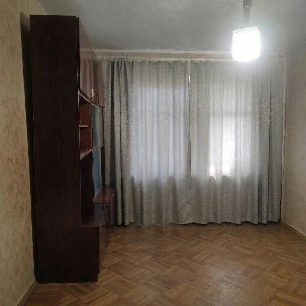 Продам недорого затишну 2-кімнатну квартиру в районі Аерокос