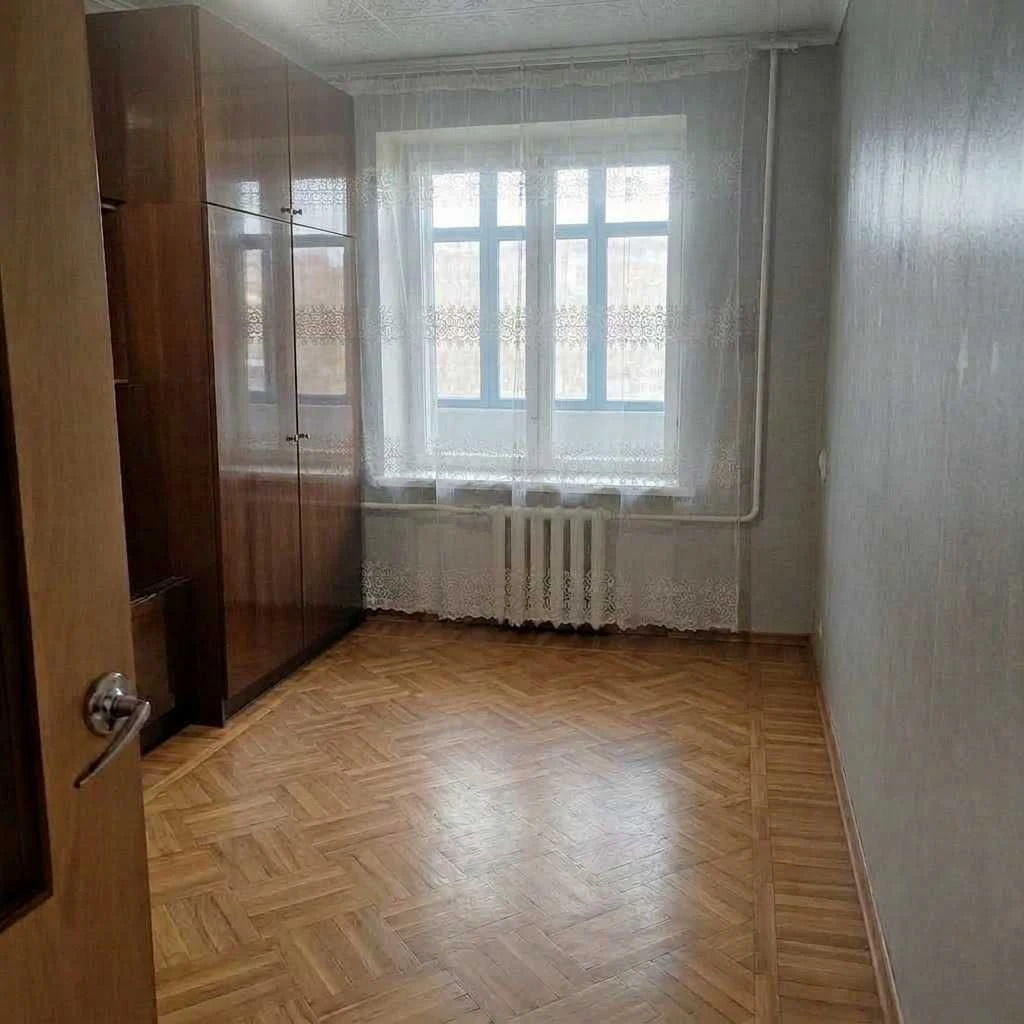 Продам недорого затишну 2-кімнатну квартиру в районі Аерокос