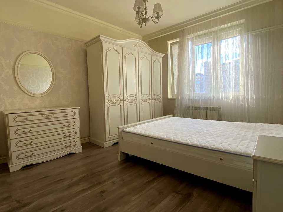 Квартира. Київ, Дніпровська набережна вул.