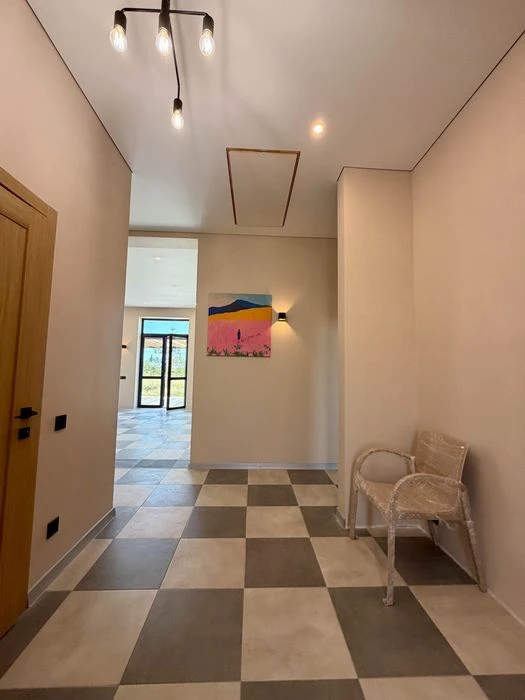 Stylish one-story house of 98 m² on 10 acres, just 1 km to