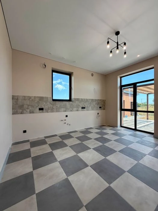 Stylish one-story house of 98 m² on 10 acres, just 1 km to