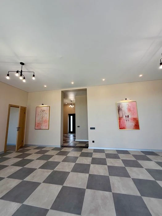 Stylish one-story house of 98 m² on 10 acres, just 1 km to