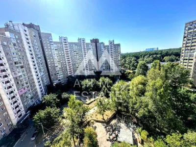 Квартира. Київ, Академіка Заболотного вул.