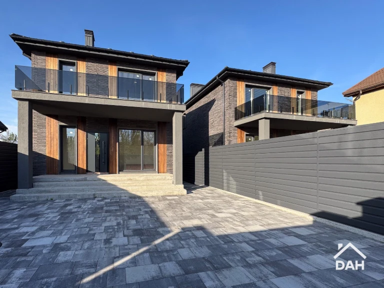 Будинок 220 м², з укриттям, під чистове оздоблення, біля мет