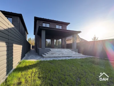 Будинок 220 м², з укриттям, під чистове оздоблення, біля мет