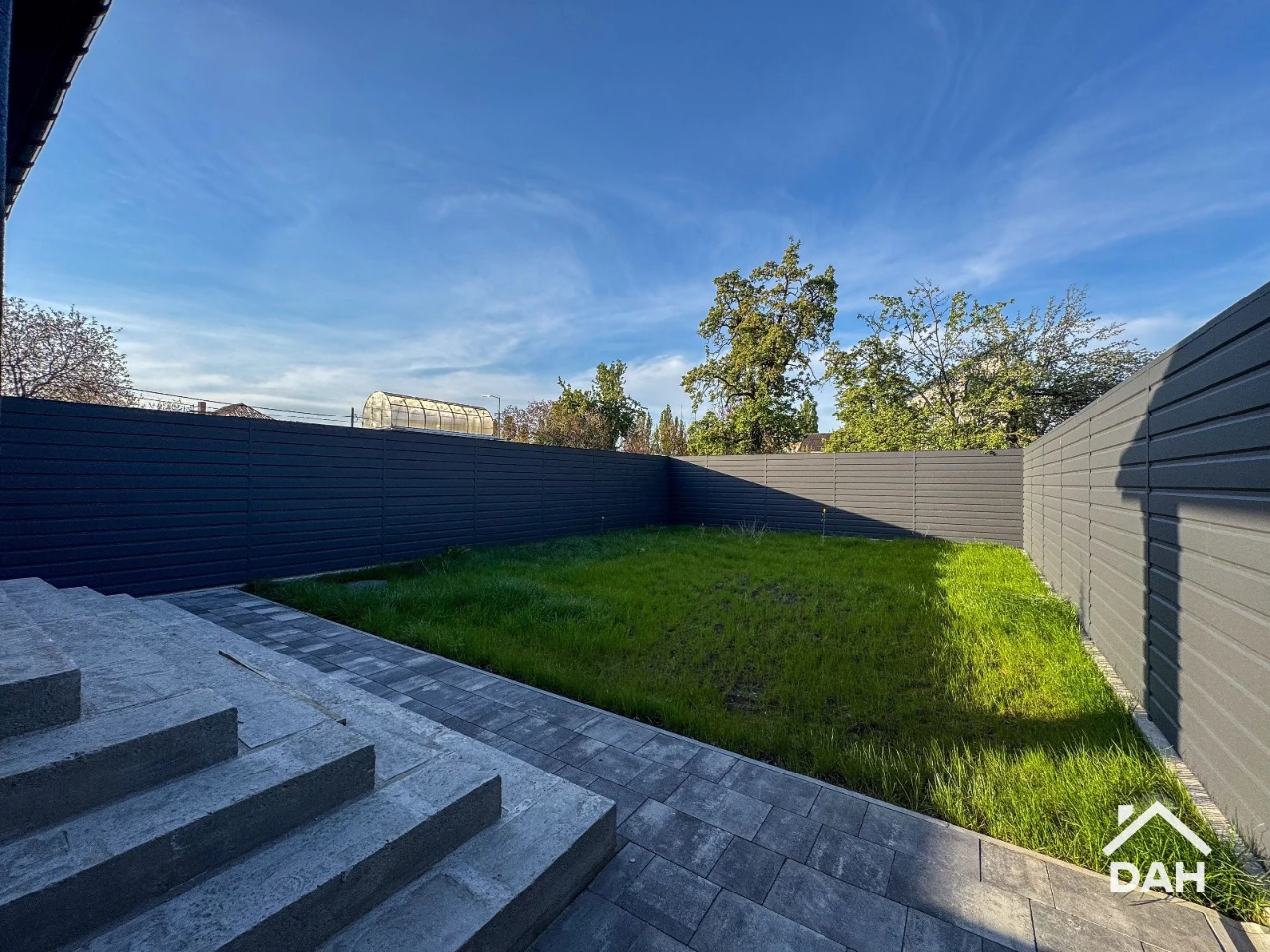 Будинок 220 м², з укриттям, під чистове оздоблення, біля мет