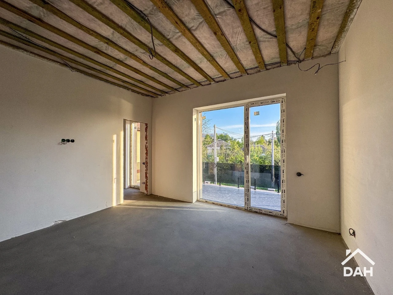 Будинок 220 м², з укриттям, під чистове оздоблення, біля мет