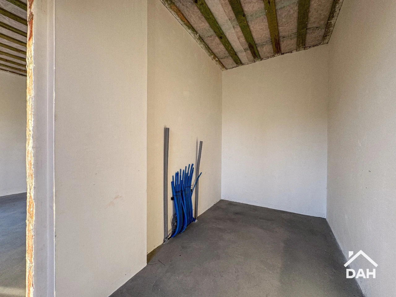 Будинок 220 м², з укриттям, під чистове оздоблення, біля мет