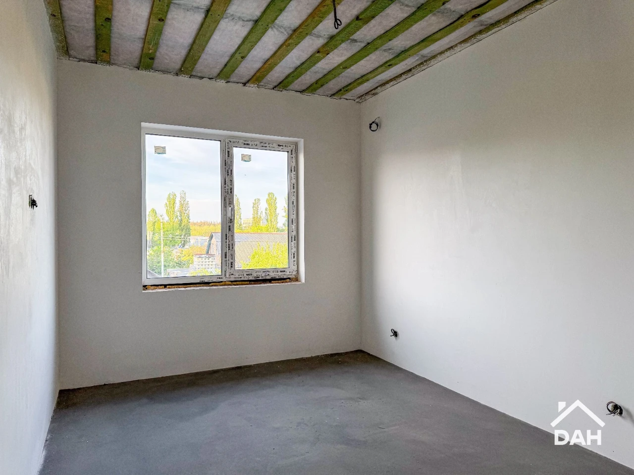 Будинок 220 м², з укриттям, під чистове оздоблення, біля мет