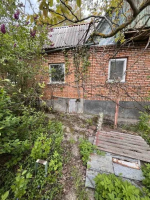 Будинок з великою ділянкою у місті 31064