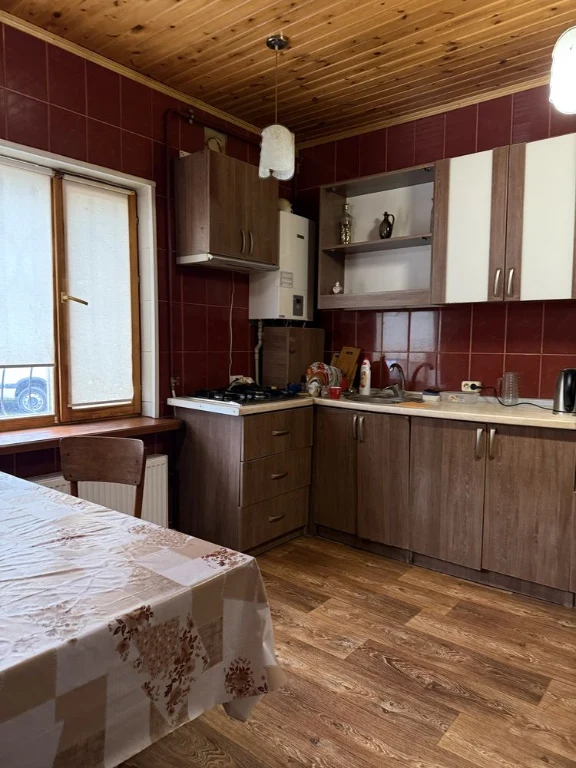 Здається в оренду частина будинку в районі Круга