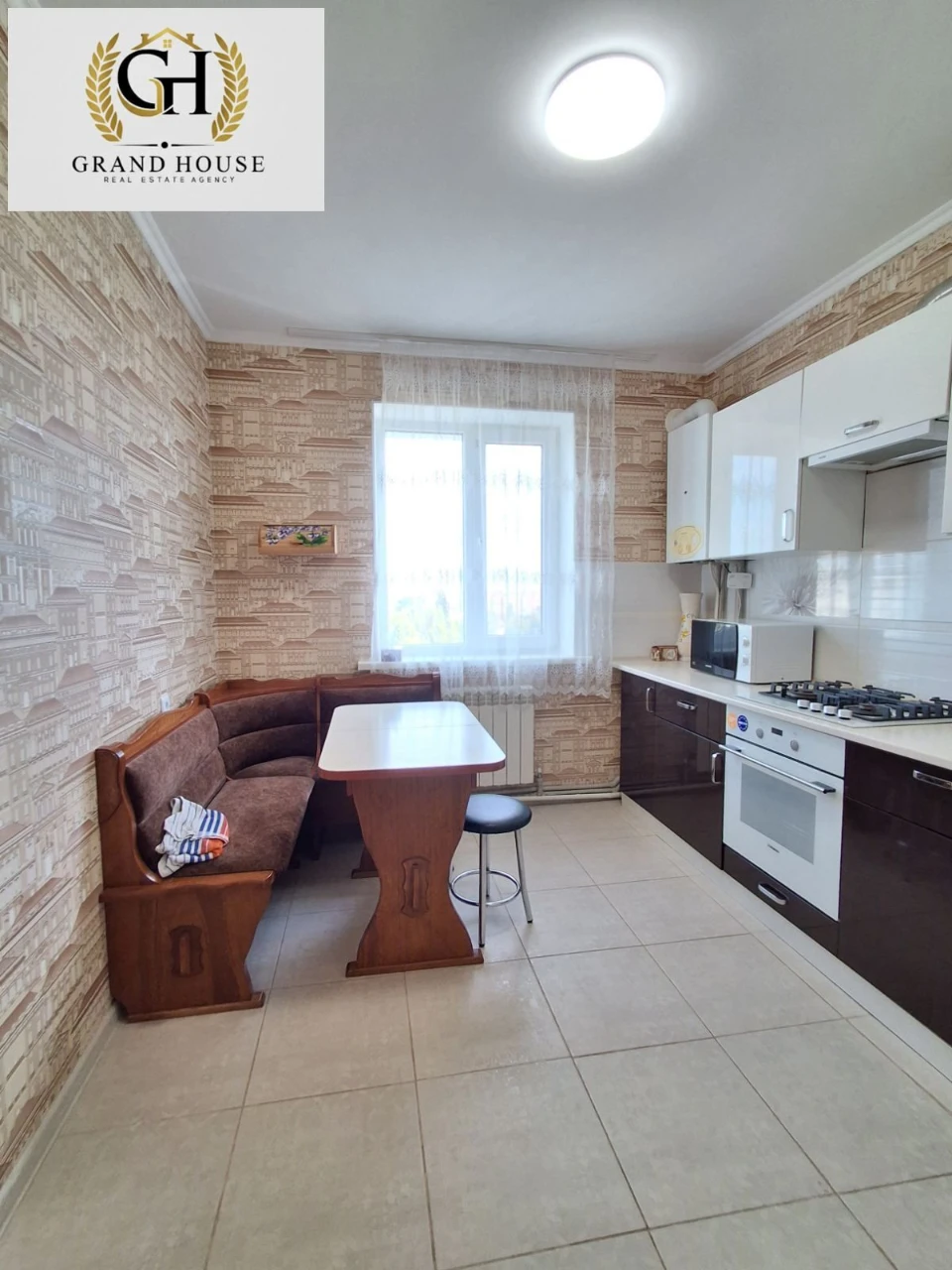 Продам 2 кімнатну квартиру на Незалежності ( Попова)