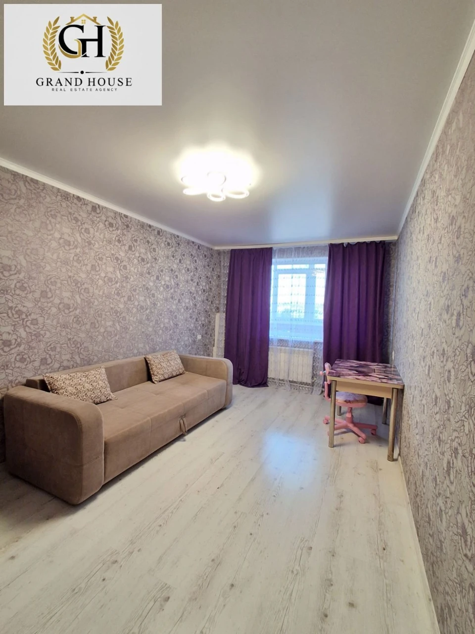 Продам 2 кімнатну квартиру на Незалежності ( Попова)