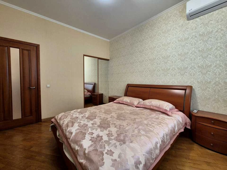 Квартира. Київ, Саксаганського вул.