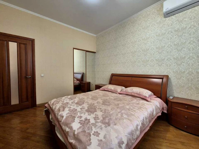 Квартира. Київ, Саксаганського вул.