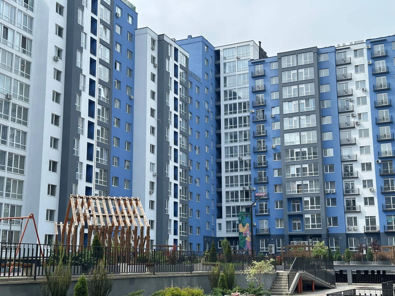 Продаж просторої 2-кімнатної квартири в центрі міста