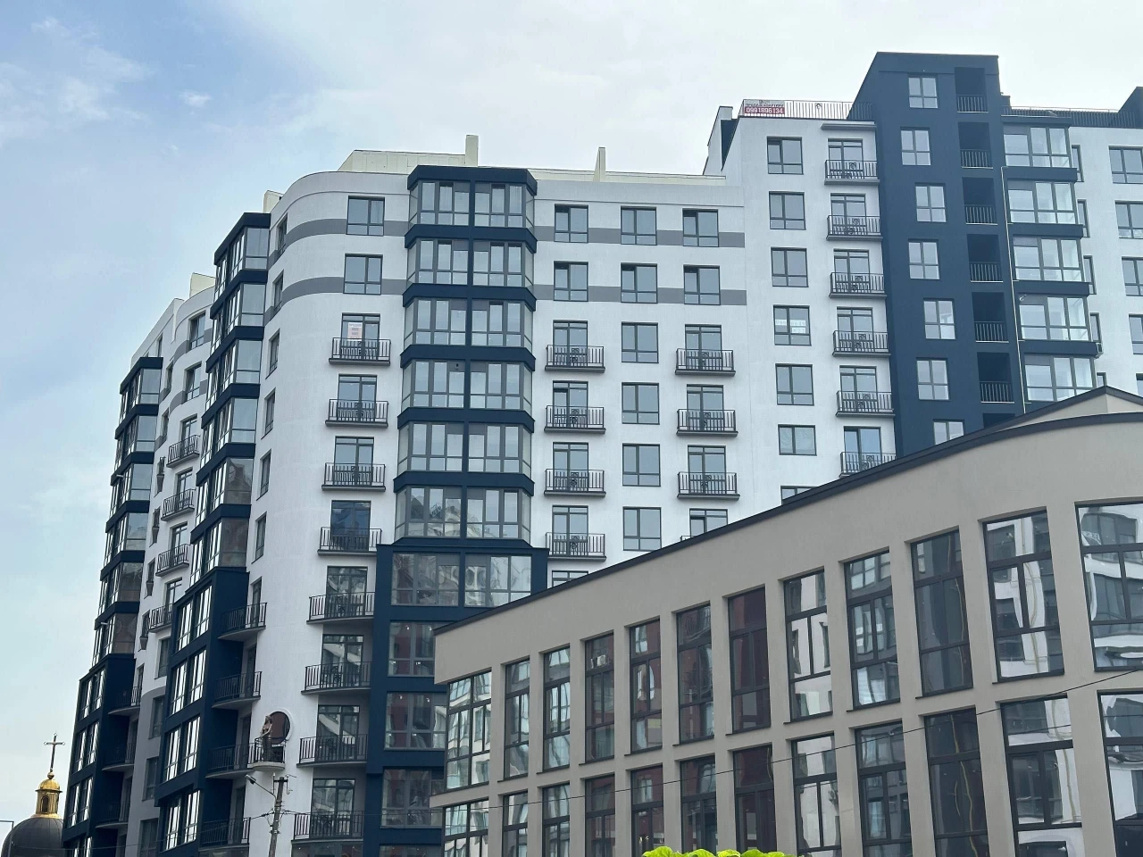 Продаж просторої 2-кімнатної квартири в центрі міста