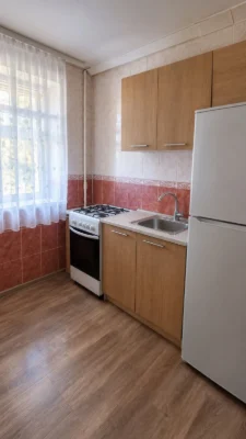 продам 1 кімнатну квартиру в центрі міста