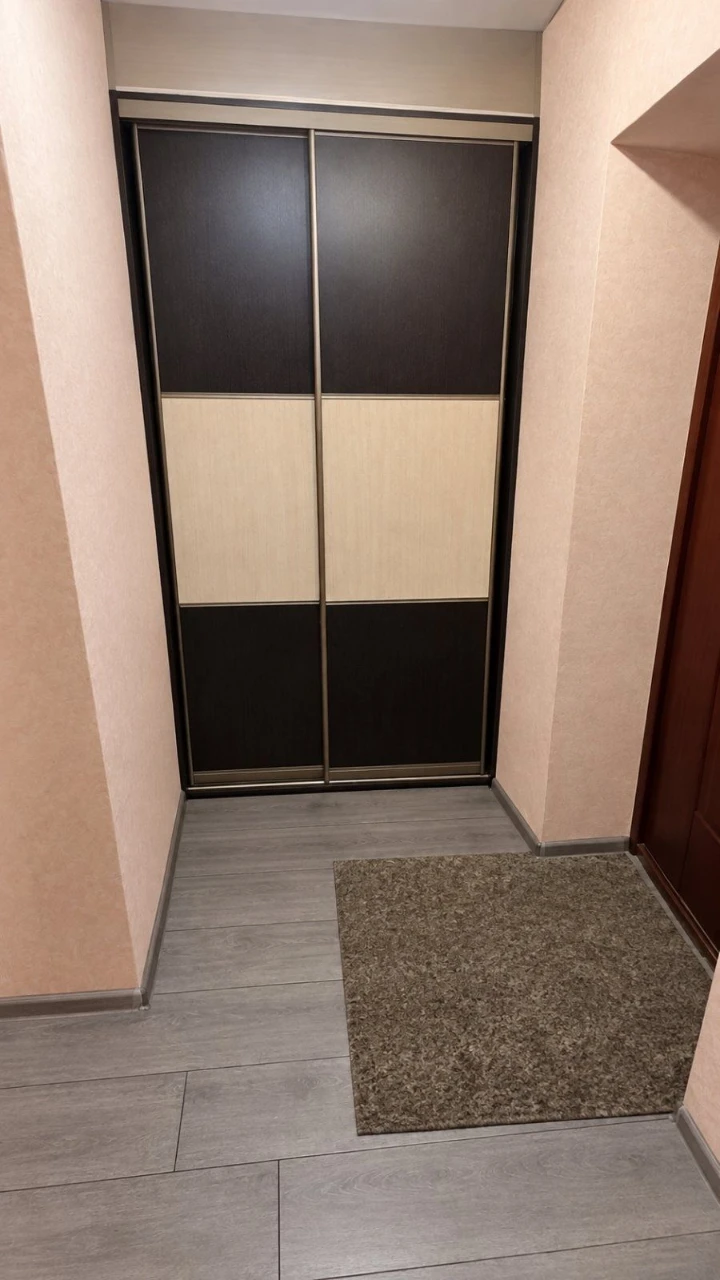 продам 1 кімнатну квартиру в центрі міста