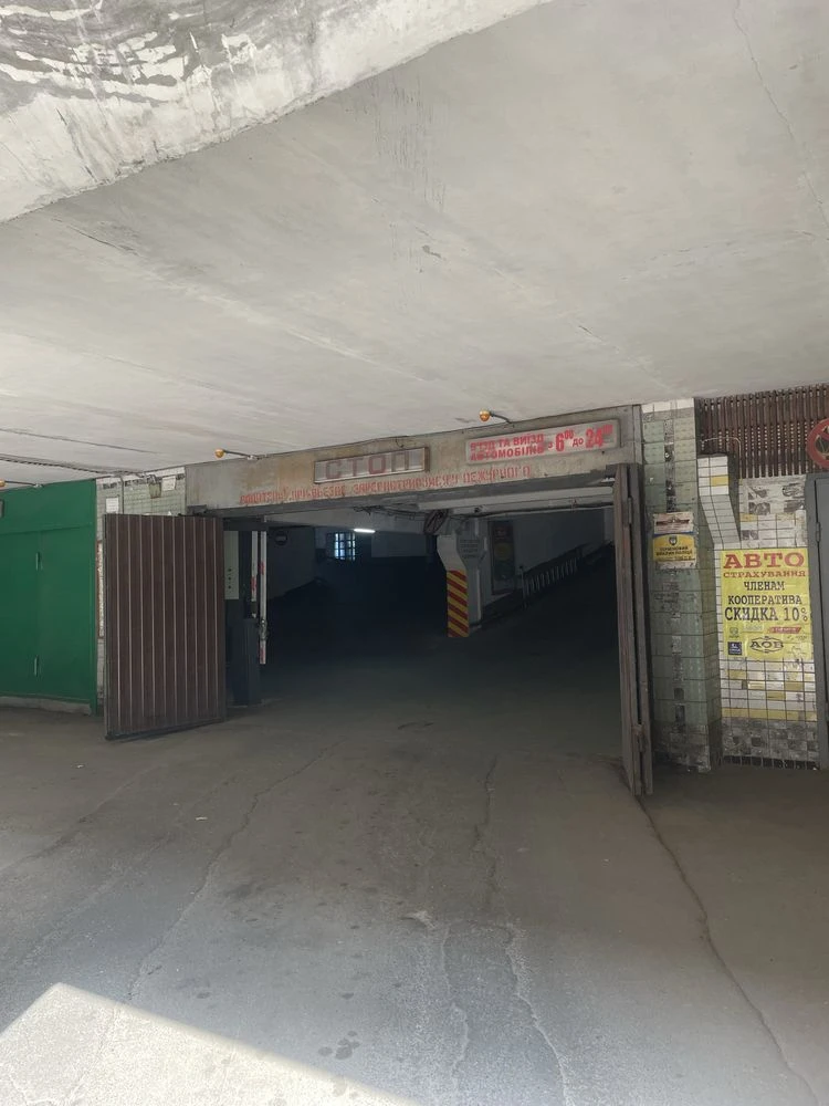 Продам гараж біля метро Лівобережна