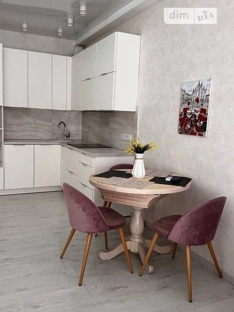 Продаж 1к квартири 38.1 кв. м на вул. Михайла Максимовича 24