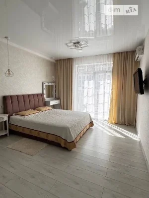 Продаж 1к квартири 38.1 кв. м на вул. Михайла Максимовича 24