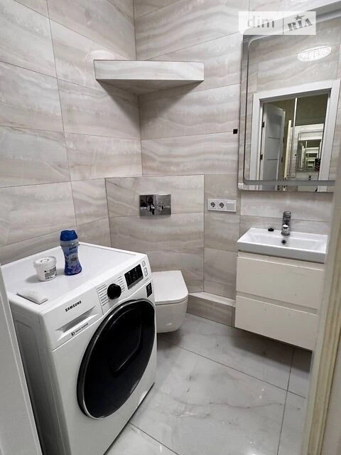 Продаж 1к квартири 38.1 кв. м на вул. Михайла Максимовича 24