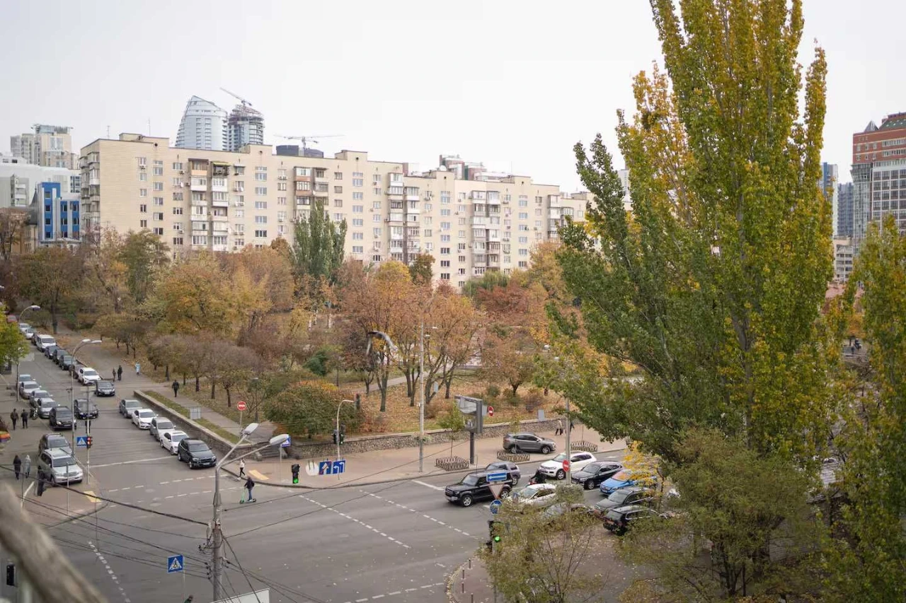 Затишна квартира біля метро Палац Україна