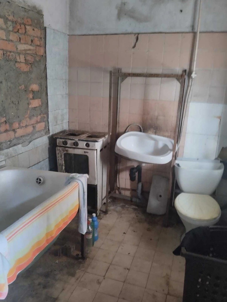Срочно продаю 2 эт. дом, микрорайон Варваровка, город Никола