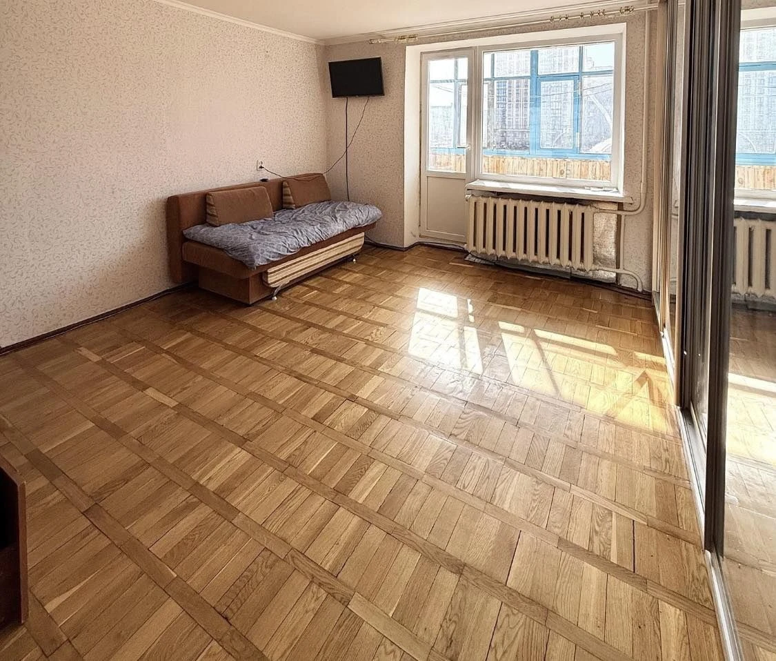 Продам квартиру 1к район ЗАГСу 33-й цегляний будинок 2поверх