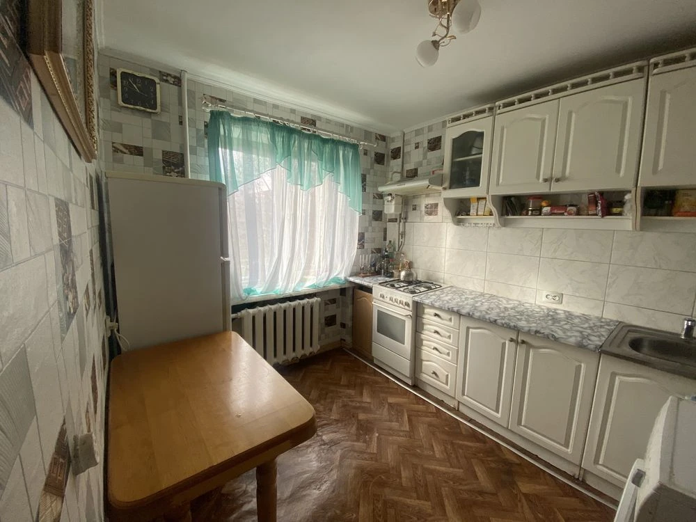 Продам квартиру 1к район ЗАГСу 33-й цегляний будинок 2поверх