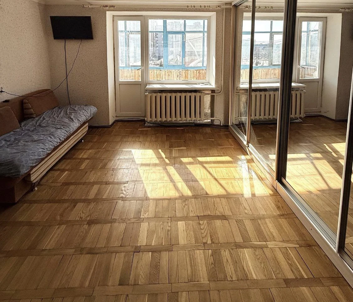 Продам квартиру 1к район ЗАГСу 33-й цегляний будинок 2поверх