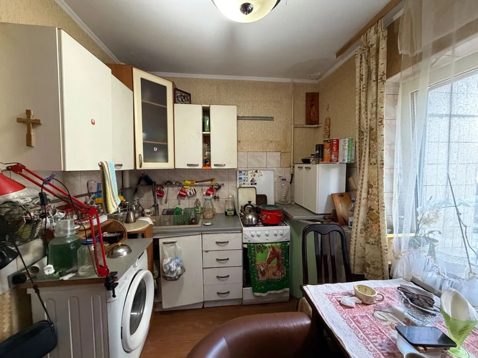 3-room apartment for sale (Verbytskoho St., Vyrlytsia metro station)