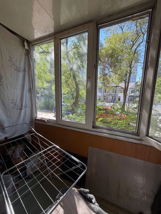 3-room apartment for sale (Verbytskoho St., Vyrlytsia metro station)