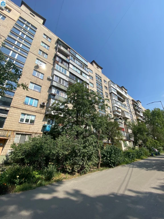 Sale of 3-room apartment 64 sq. m. on Kubanskoy Ukrainy St. 25/21