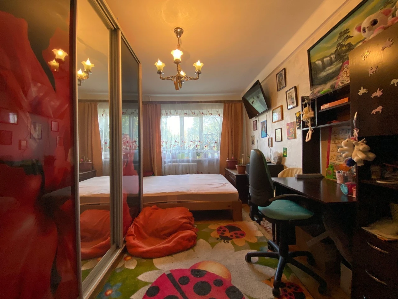 Sale of 3-room apartment 64 sq. m. on Kubanskoy Ukrainy St. 25/21