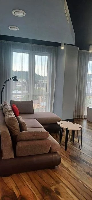 For sale 2-room new building Lypynskoho/Chornovola st.