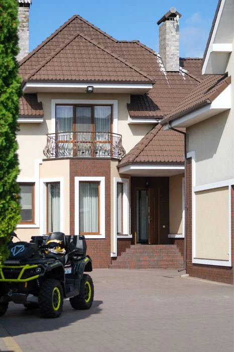Продаж будинку з якісним ремонтом та ландшафтним дизайном по