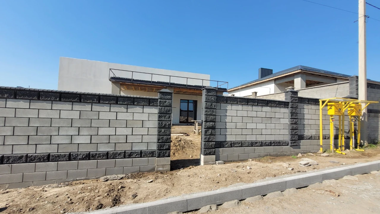 Продам окремий будинок з усіма міськими комунікаціями!!