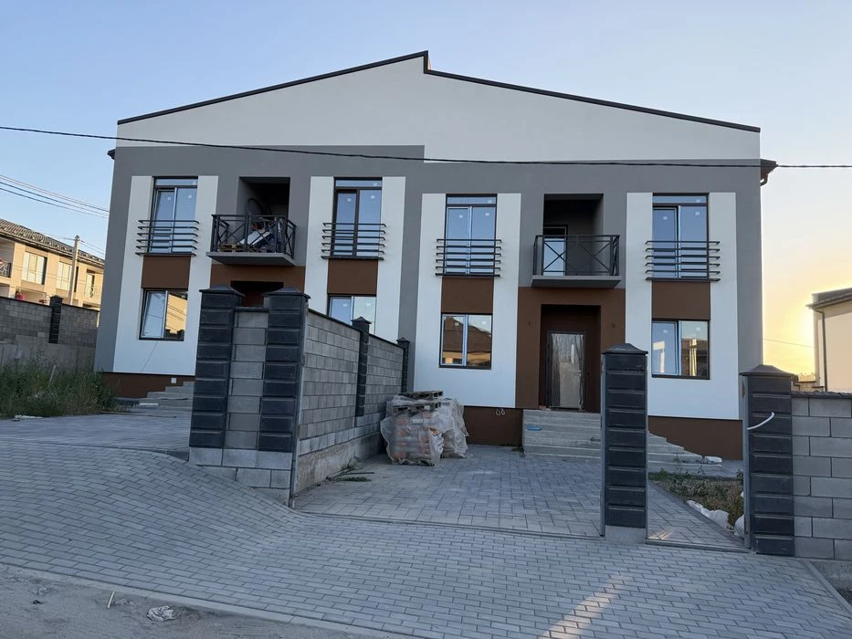 Продаж котеджів з міськими комунікаціями