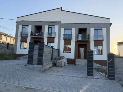 Продаж котеджів з міськими комунікаціями