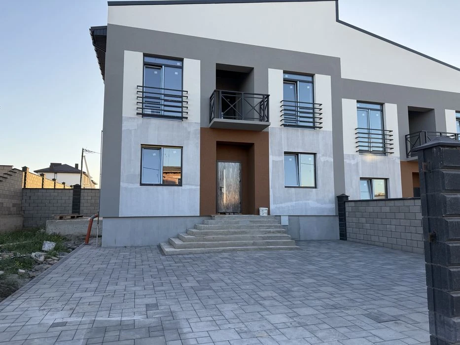 Продаж котеджів з міськими комунікаціями